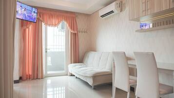 Deluxe Studio | Living area