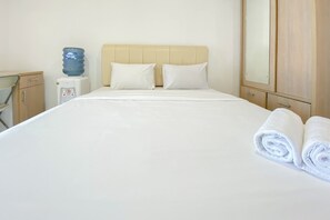 Deluxe Studio | Desk, free WiFi - Modern Look Studio At Bassura City Apartment (Jakarta)