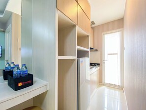 Deluxe-Apartment | Eigene Küche | Großer Kühlschrank, Herdplatte, Esstisch