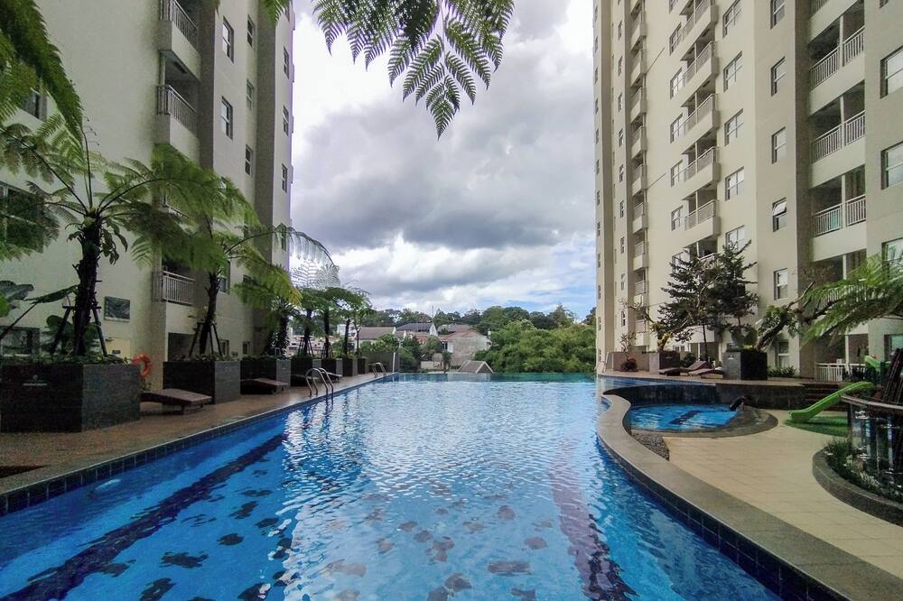 Homey Apartment With 1Br At Parahyangan Residence