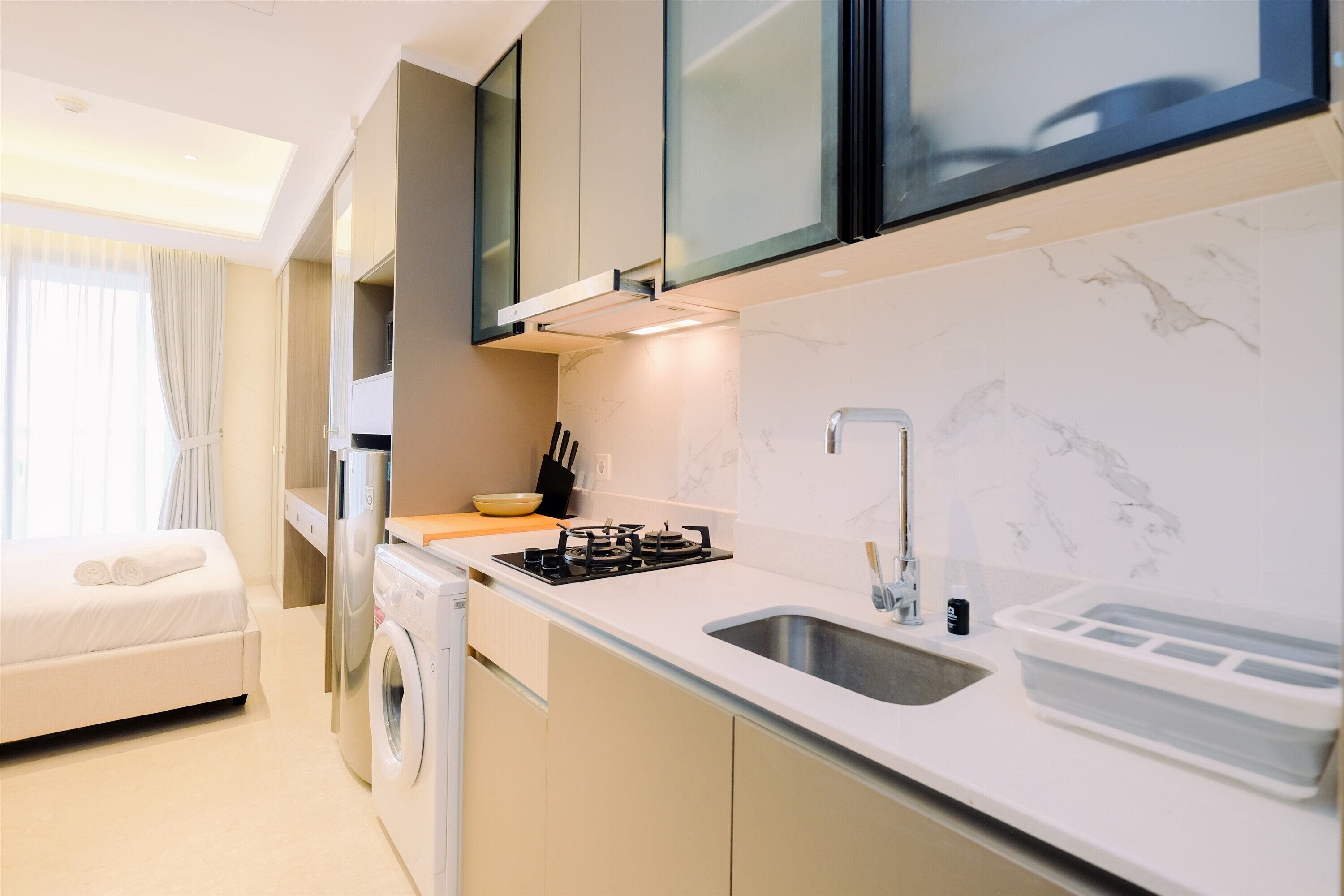 华丽开间 | 私人厨房 | 大冰箱、炉灶、电热水壶