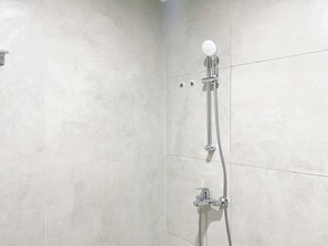 Deluxe Apartment | Bathroom - Well Furnished And Cozy 2Br Pollux Chadstone Apartment (Cikarang)