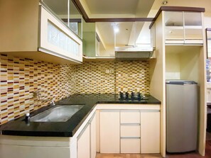 Deluxe Apartment | Private kitchen - The Elite 2Br At Apartment Suites @Metro (Bandung)