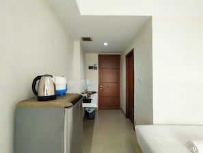 Monolocale Deluxe | Cucina privata | Frigorifero, piano cottura, bollitore elettrico