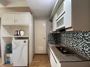 Lägenhet Deluxe | Eget kök | Kylskåp, spishäll och matbord