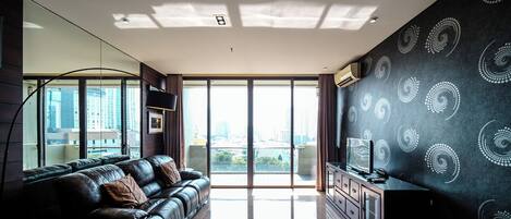 Deluxe Apartment | Living area