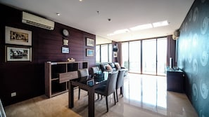 Deluxe Apartment | Living area