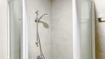 Deluxe Studio | Bathroom | Shower, towels