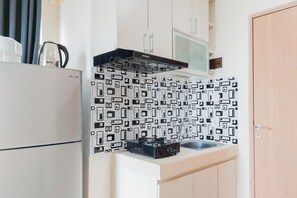 Estudio Deluxe | Cocina privada | Refrigerador con congelador y parrilla de estufa 