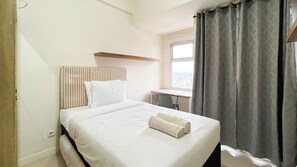 Deluxe Studio | Desk, free WiFi - Good Deal And Homey Studio At Vida View Makassar Apartment (Makassar)