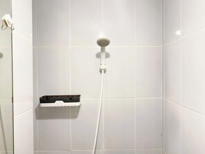Deluxe Studio | Bathroom