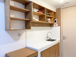 Studio Deluxe | Cuisine privée | Mini réfrigérateur, plaque de cuisson, bouilloire électrique