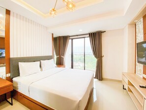 Deluxe Studio | Desk, free WiFi