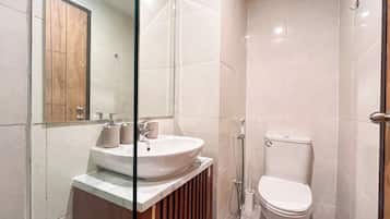 Deluxe Studio | Bathroom