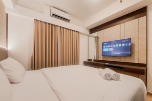 3 bedrooms, desk, free WiFi - Best Spacious And Stylish 3Br At Sky House Bsd Apartment (Pagedangan)