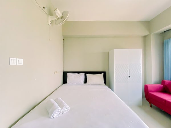 Warm And Homey Studio At Royal Sentul Park Apartment - Bogor
