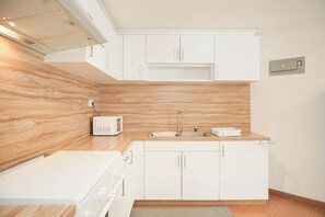 Leilighet – deluxe | Eget kjøkken | Kjøleskap, mikrobølgeovn, ovn og kokeplater