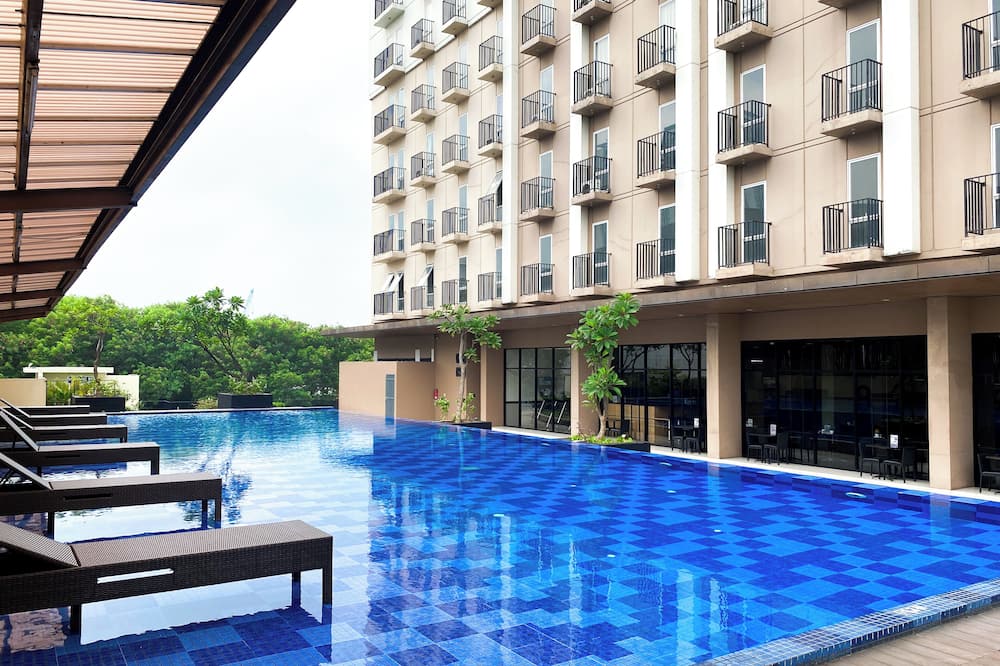 Good And Comfy Studio At Azalea Suites Apartment