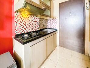 Deluxe-Studio | Eigene Küche | Großer Kühlschrank, Herdplatte