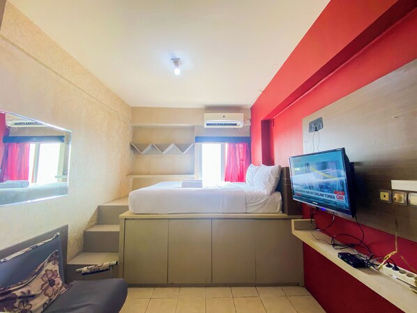 Deluxe Studio | Desk, free WiFi - Serene Studio Room At 5Th Floor Suites @Metro Apartment (Bandung)
