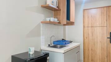 Studio Deluks | Dapur pribadi | Lemari es dan kompor