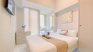 Deluxe Studio | Desk, free WiFi