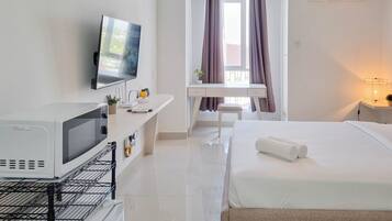 Deluxe Studio | Desk, free WiFi