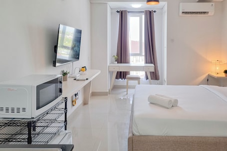 Deluxe Studio | Desk, free WiFi