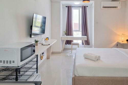 Comfortable And Homey Studio Room At Barsa City Apartment