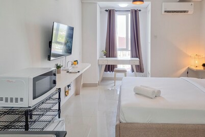 Comfortable And Homey Studio Room At Barsa City Apartment