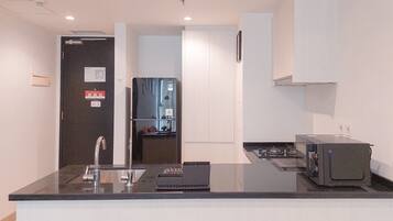 Leilighet – deluxe | Eget kjøkken | Kjøleskap, mikrobølgeovn og kokeplater