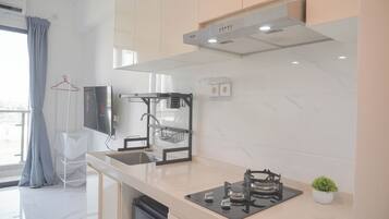 Studio | Private kitchen | Mini-fridge, stovetop, electric kettle, rice cooker