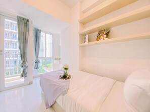 Free WiFi - Comfy Studio At Tokyo Riverside Pik 2 Apartment (Teluknaga)