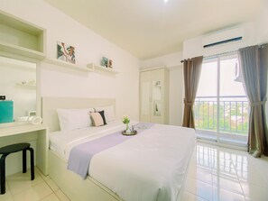 Studio | Free WiFi - Good Deal And Comfortable Studio Serpong Greenview Apartment (South Tangerang)