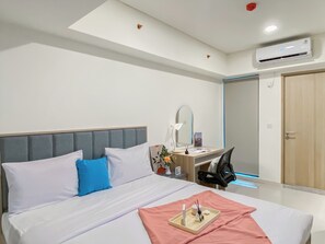 Studio | Desk, free WiFi - Good Place And Homey Studio Meikarta Apartment (Cikarang)
