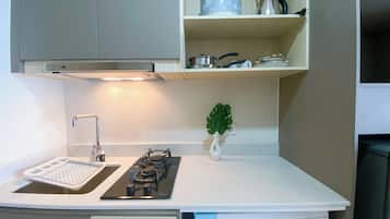 Basic Studio | Private kitchen | Fridge, stovetop, rice cooker
