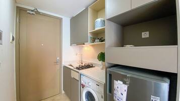 Basic Studio | Private kitchen | Fridge, stovetop, rice cooker