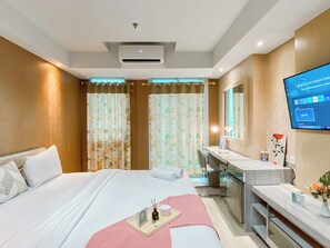 Desk, free WiFi - Good And Homey Studio Apartment At Springhill Terrace Residence (Jakarta)