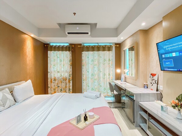 Studio | Desk, free WiFi - Good And Homey Studio Apartment At Springhill Terrace Residence (Jakarta)