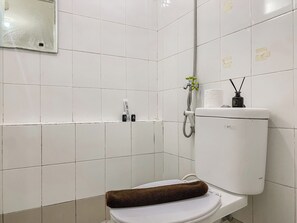 Apartemen | Kamar mandi | Shower, handuk, sabun, dan sampo