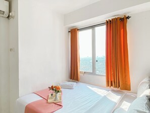 2 bedrooms, free WiFi - Warm And Homey 2Br At Bassura City Apartment (Jakarta)