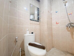 Deluxe Studio | Bathroom | Shower, towels - Great Deal Studio Room At Pinewood Jatinangor Apartment (Cileunyi)