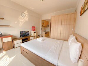 Deluxe Studio | Desk, free WiFi - Great Deal Studio Room At Pinewood Jatinangor Apartment (Cileunyi)