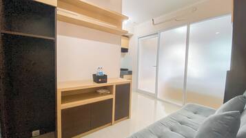 Deluxe Apartment | Living area