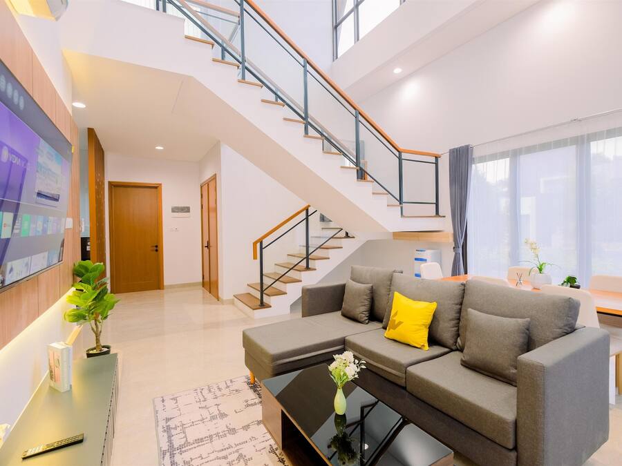 Deluxe Apartment | Living area | Flat-screen TV