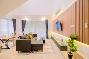 Deluxe Apartment | Living area | Flat-screen TV - Vimala Hills Villa Gadog Puncak 3Br For 12 Pax (Ciawi)