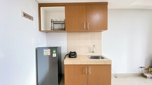 Apartment | Private kitchen | Fridge, stovetop, rice cooker - Comfort Living 2Br Apartment At Royal Olive Residence (Jakarta)