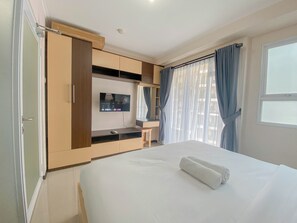 3 bedrooms, desk, free WiFi - Homey Designed 3Br At Gateway Pasteur Apartment (Cimahi)