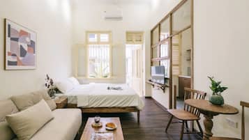 Club-Apartment, 3 Schlafzimmer, Balkon, Gartenblick | Bettwäsche aus ägyptischer Baumwolle, hochwertige Bettwaren