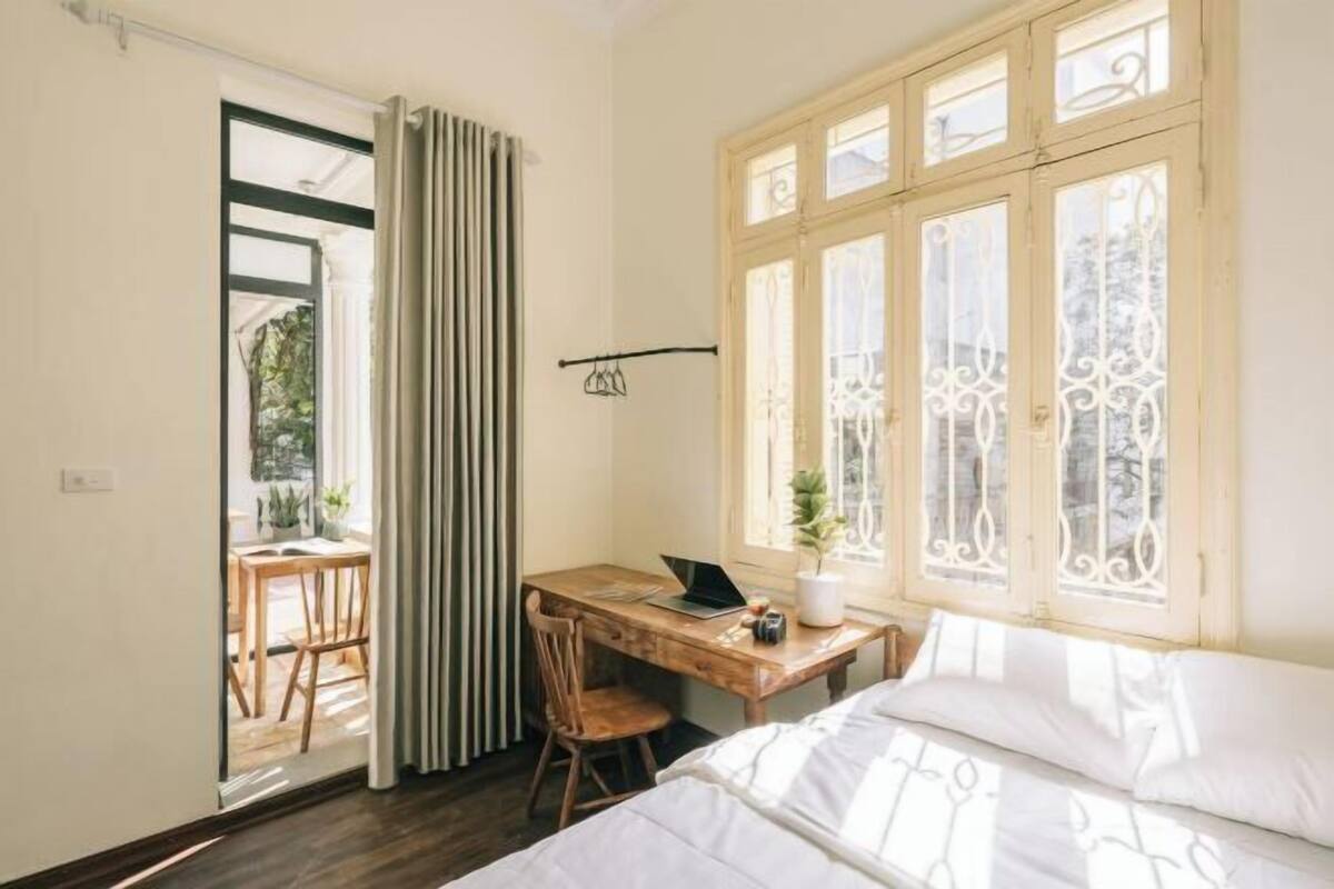 2 bedrooms, Egyptian cotton sheets, premium bedding, down comforters